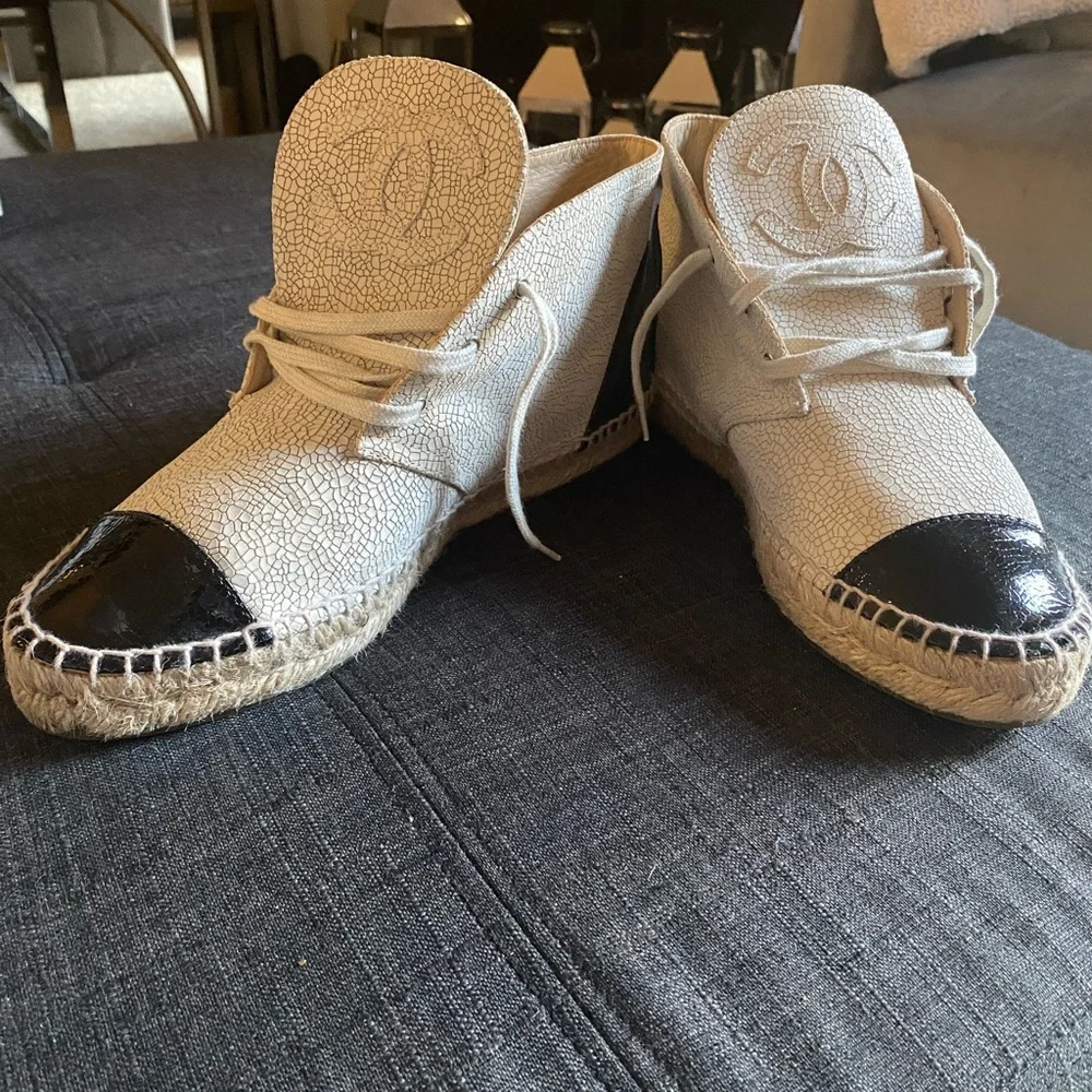 CHANEL Cream and Black Espadrille Boots - Picture 5 of 8